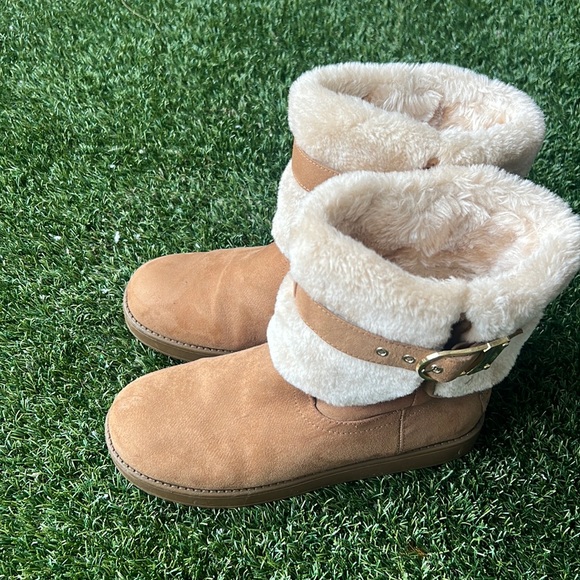 Woman Ugg boots 8M (fits for 7.5)used - Picture 2 of 10